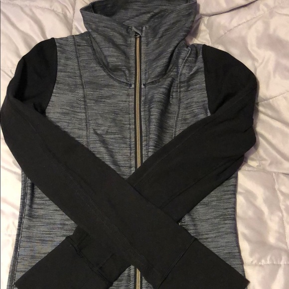 Lululemon heathered blue/grey/black long sleeve - Picture 4 of 5
